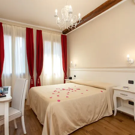 게스트하우스 Charming Palace Santa Fosca 3*