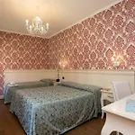 بيت ضيافة Charming Palace Santa Fosca 3*
